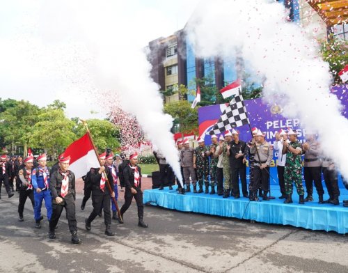 Kapolda Riau Irjen Herry Heryawan melepas Tim Ekspedisi Merah Putih Presisi Polda Riau Tahun 2026 di Mapolda Riau, Sabtu (1/8/2026). 