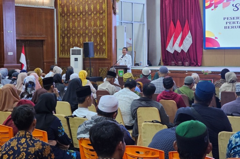 
Sekda Dumai, Indra Gunawan buka Bimtek penggunaan dana hibah TA 2025 (foto/bambang)