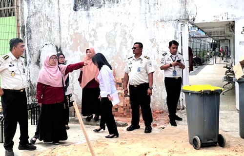 Kolaborasi Lapas Kelas IIA Pekanbaru dan DLHK Pekanbaru latih warga binaan.(foto: tata/halloriau.com)