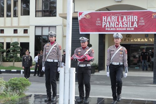 Momen peringatan Hari Lahir Pancasila di halaman Mapolres Rohil.(foto:  afrizal/halloriau.com)