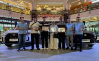 Suzuki Riau Serahkan Hadiah Program Test Drive Berhadiah ke Lima Pemenang Beruntung